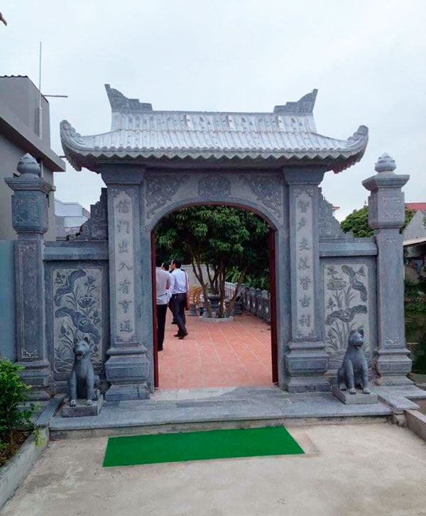Cổng nhà thờ họ bằng đá