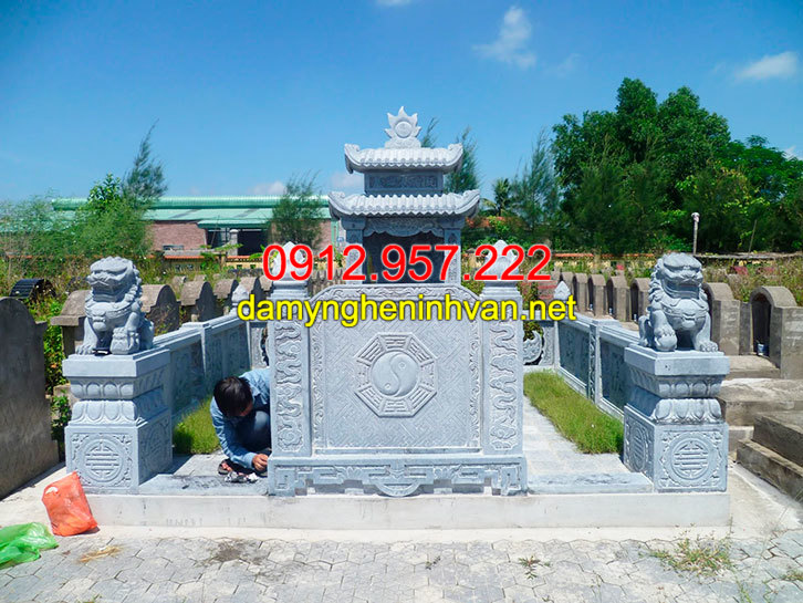 Bình phong trước khu lăng mộ