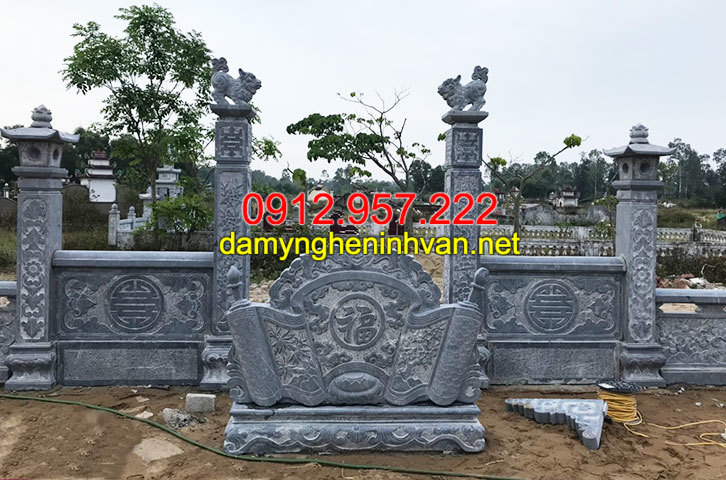 Bức bình phong trươc mộ bằng đá