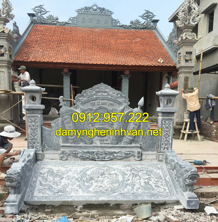 Cuốn thư đá nhà thờ