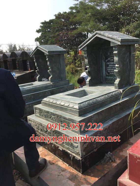 Làm mộ đẹp đơn giản bằng đá xanh rêu tại Thái Bình