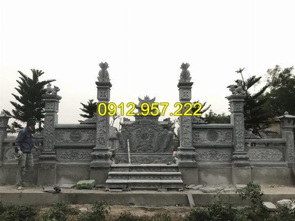 Cổng bằng đá xanh khu lăng mộ