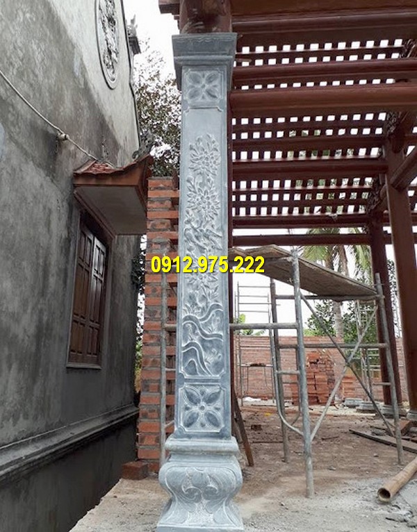 Cột vuông ngoài hiên tại các kiến trúc nhà cổ