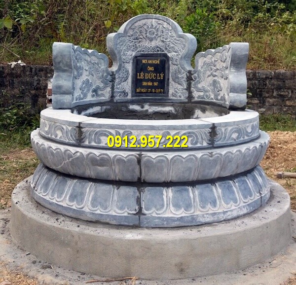 Mẫu mộ tròn được làm từ đá xanh rêu
