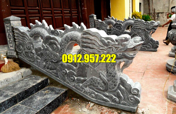 Rồng đá bậc thềm