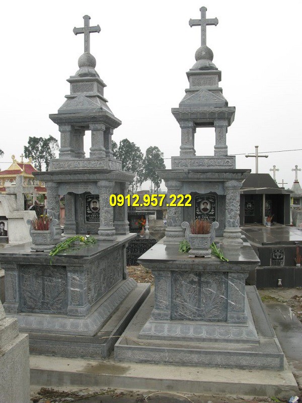 Lăng mộ đá công giáo có đặc trưng những đặc trưng của đạo Thiên Chúa