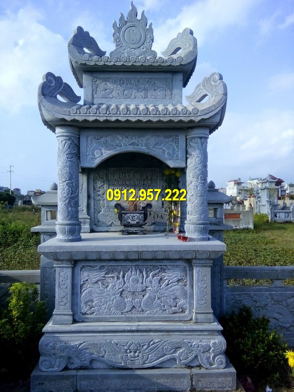 Mộ đá hai mái với thiết kế đặc trưng của Đá mỹ nghệ Thái Vinh