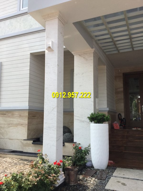 Cột hiên trước cửa bằng đá trắng tự nhiên