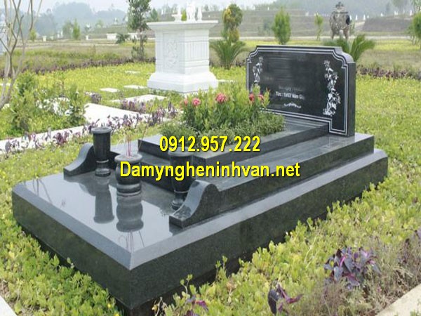 Nhà mồ đá hoa cương ở Cần Thơ