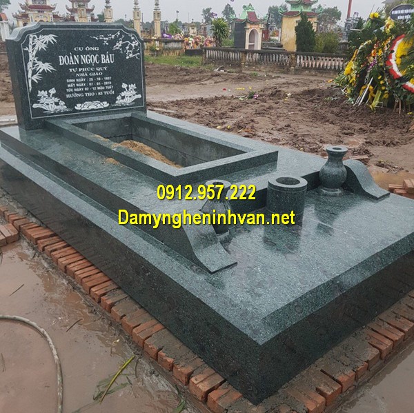 Nhà mồ đá hoa cương ở Tây Ninh