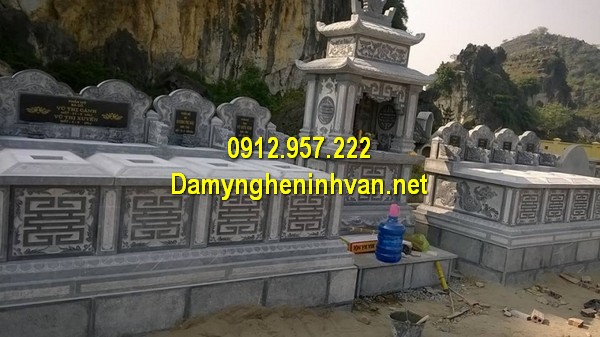 Xây mẫu mộ đá đôi ở Bình Phước