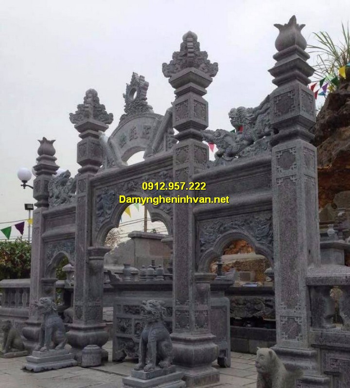 Cổng chùa tam quan bằng đá