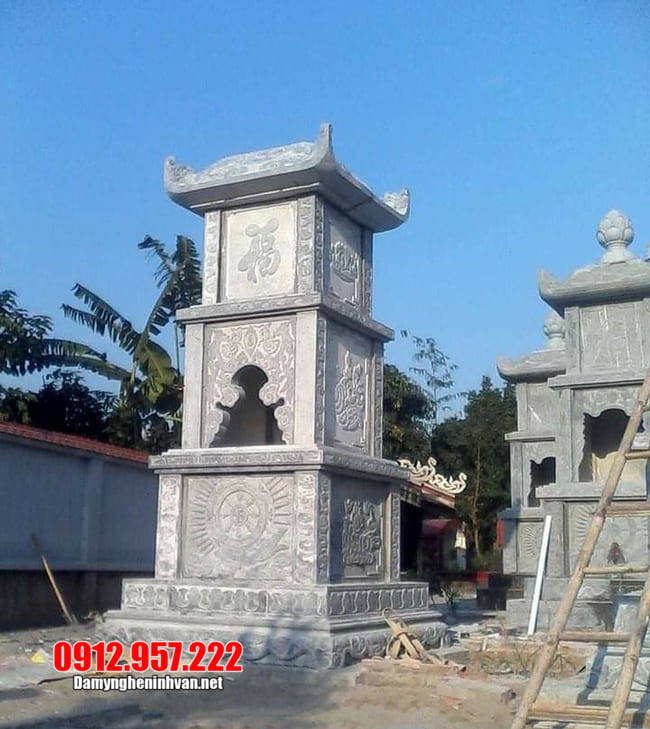 Mộ hình tháp phật giáo bằng đá tại Quảng Bình