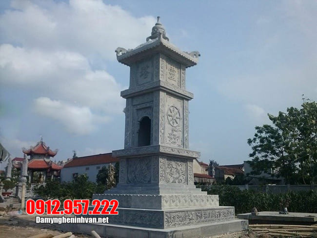 mộ tháp đá tại Quảng Bình