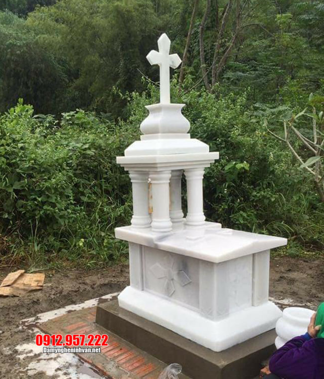 mộ công giáo bằng đá trắng