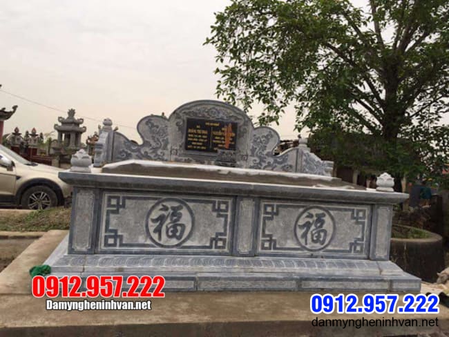 mộ đôi bằng đá tại Bình Phước